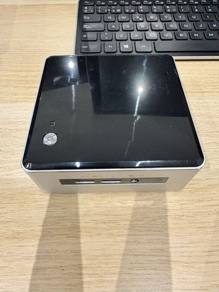 Mini PC Intel NUC 5i5RYH con design compatto ed elegante