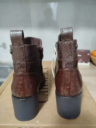 Botines de piel Carmela marrones