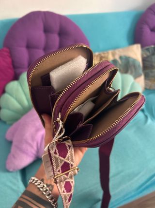 Bolso bandolera morado móvil y cartera