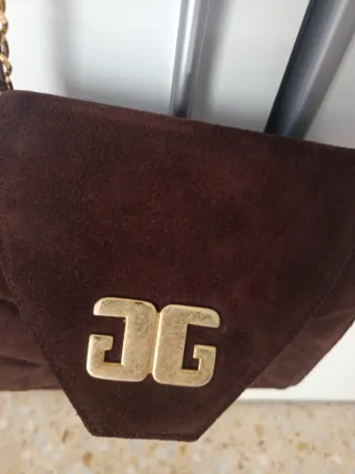 Bolso marrón ante con cadena dorada
