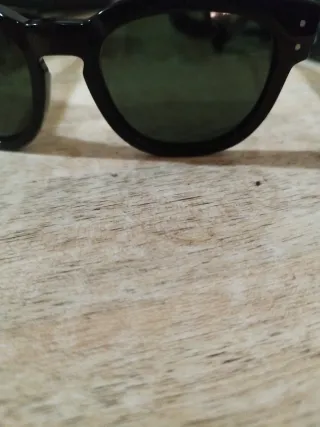 Gafas de sol Ray-Ban negras y verdes