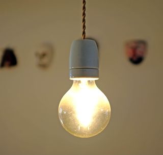 Lámpara de tres casquillos cerámicos con plafón