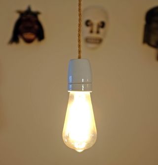 Lámpara de tres casquillos cerámicos con plafón