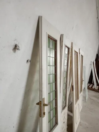 Puertas de madera con cristaleras