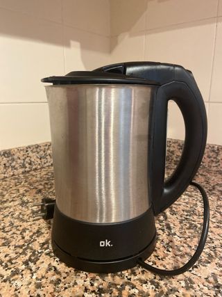 Hervidor de agua eléctrico. Marca OK