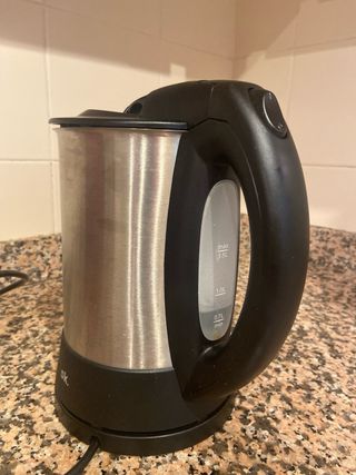 Hervidor de agua eléctrico. Marca OK