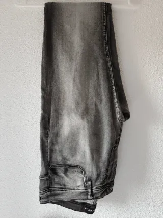 Pantalones vaqueros grises hombre