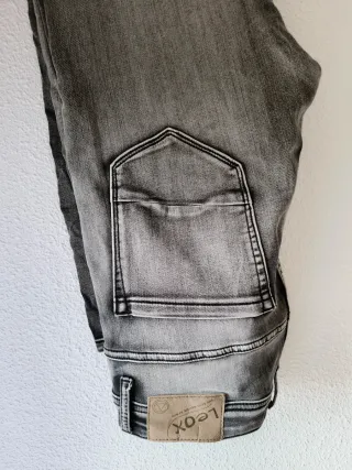 Pantalones vaqueros grises hombre