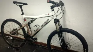 ROCKRIDER NEUF 9.2 MOUNTAIN BIKE.