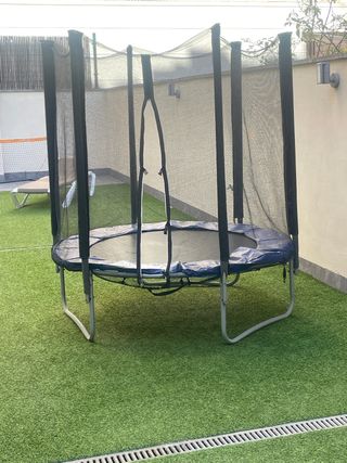 Cama elástica con red de seguridad