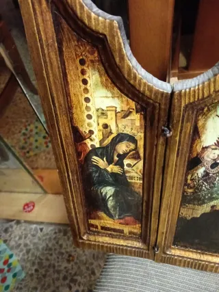 Tríptico religioso antiguo