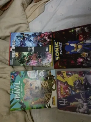2 Álbumes de Cromos Panini Marvel y Animal