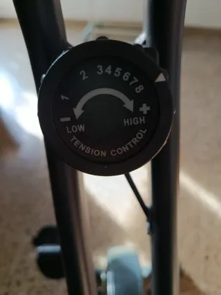 Bicicleta estática con respaldo