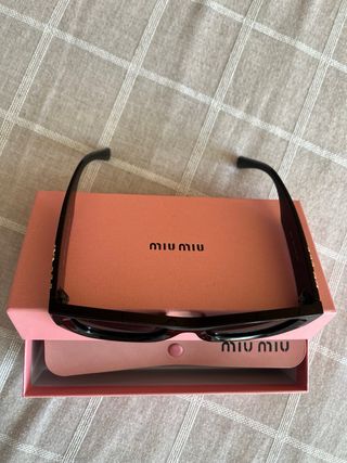 Occhiali da sole Miu Miu neri e dorati