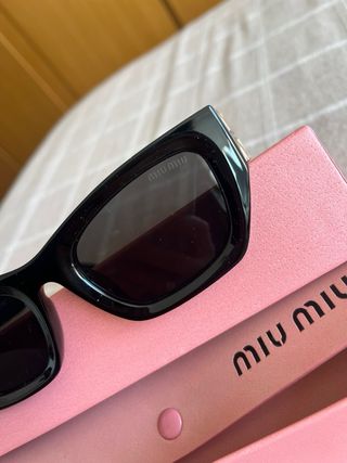 Occhiali da sole Miu Miu neri e dorati