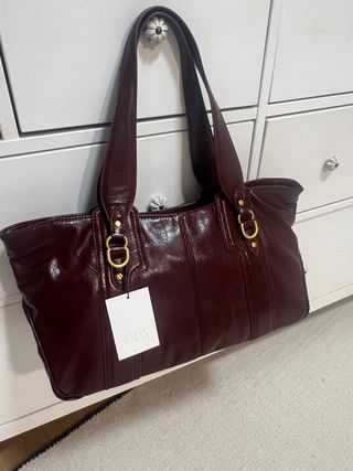 Bolso de hombro Zara rojo bordeau