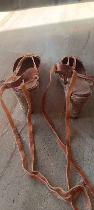 Zapatos de fallera salmón con plataforma