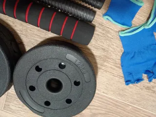 Set di pesi per palestra con manubri