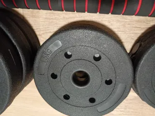 Set di pesi per palestra con manubri