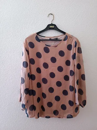 Blusa elegante lunares beige y negro