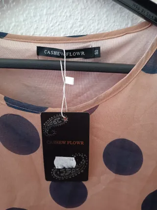 Blusa elegante lunares beige y negro