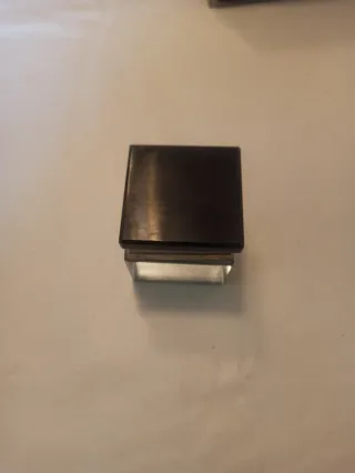 Tintero antiguo de metal y cristal