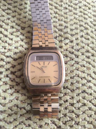 Reloj Seiko Analógico Digital Dorado