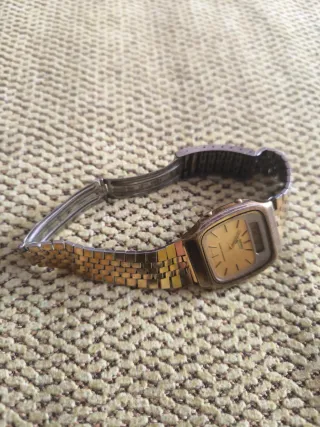 Reloj Seiko Analógico Digital Dorado