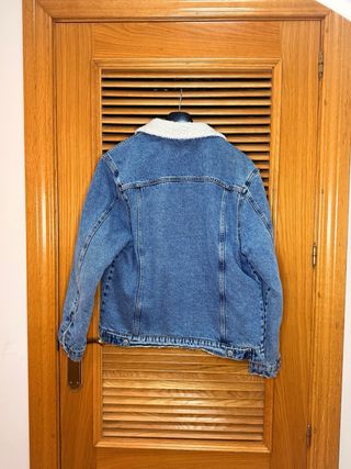 Chaqueta vaquera Bershka con borrego Talla M