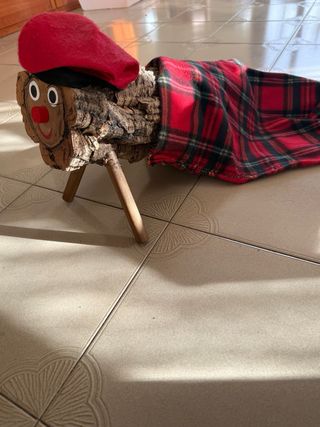 Caga Tió de madera artesanal