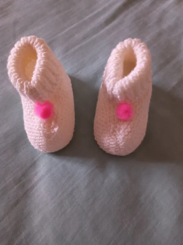 Botitas bebé tejidas a mano rosa