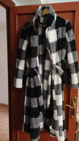 Casaco largo cuadros blanco y negro muy calentito