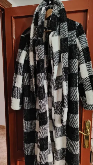 Casaco largo cuadros blanco y negro muy calentito