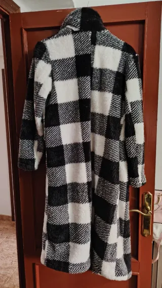 Casaco largo cuadros blanco y negro muy calentito