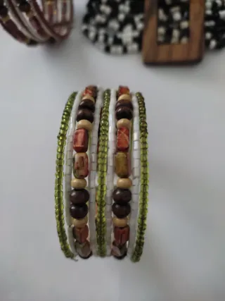 Tre braccialetti di perline