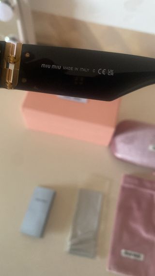 Occhiali da sole Miu Miu neri e oro