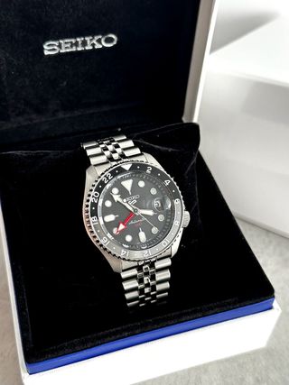 Seiko 5 Sports GMT Gris Negro