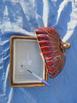 Cofre vintage esmaltado burdeos y oro