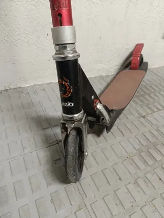 Patinete infantil rojo y negro