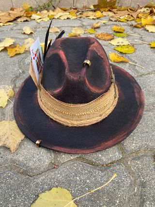 Sombrero Unisex Negro y Dorado