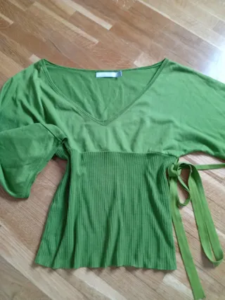 Jersey Zara verde con lazada