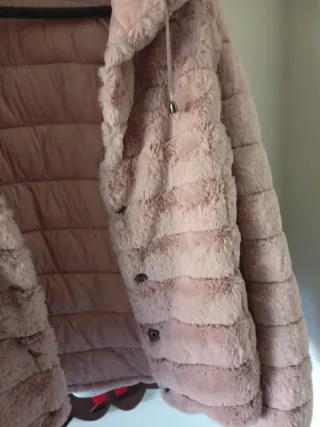 Cazadora reversible rosa.