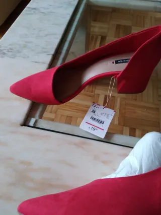 Zapatos Stradivarius rojos talla 39