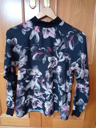 Blusa Zara flores manga larga