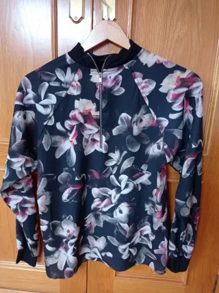 Blusa Zara flores manga larga