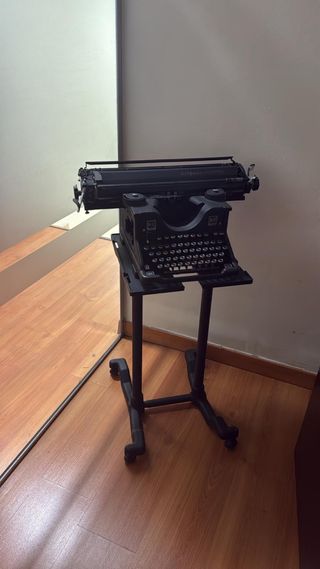 Máquina de escribir Hispano-Olivetti M40