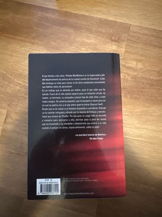 Sola ante el peligro