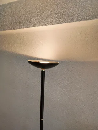 Lámpara de pie halógeno negra