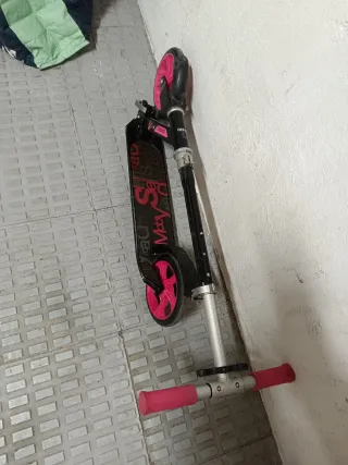 Patinete Oxelo rosa y negro con manillar ajustable