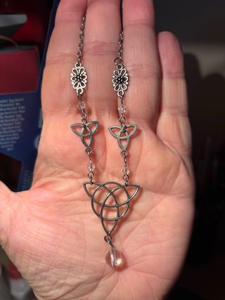 Colgante bisutería nudo celta con piedra